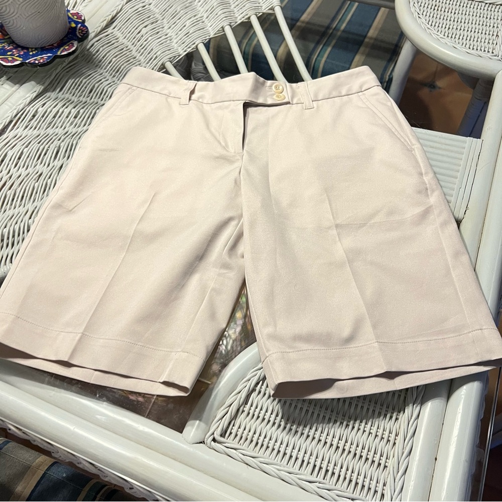 Vineyard Vines Women's Light Tan Shorts NWOT
